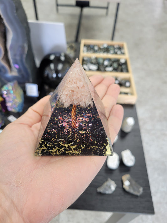 ORGONE PYRAMID (BLACK TOURMALINE)
