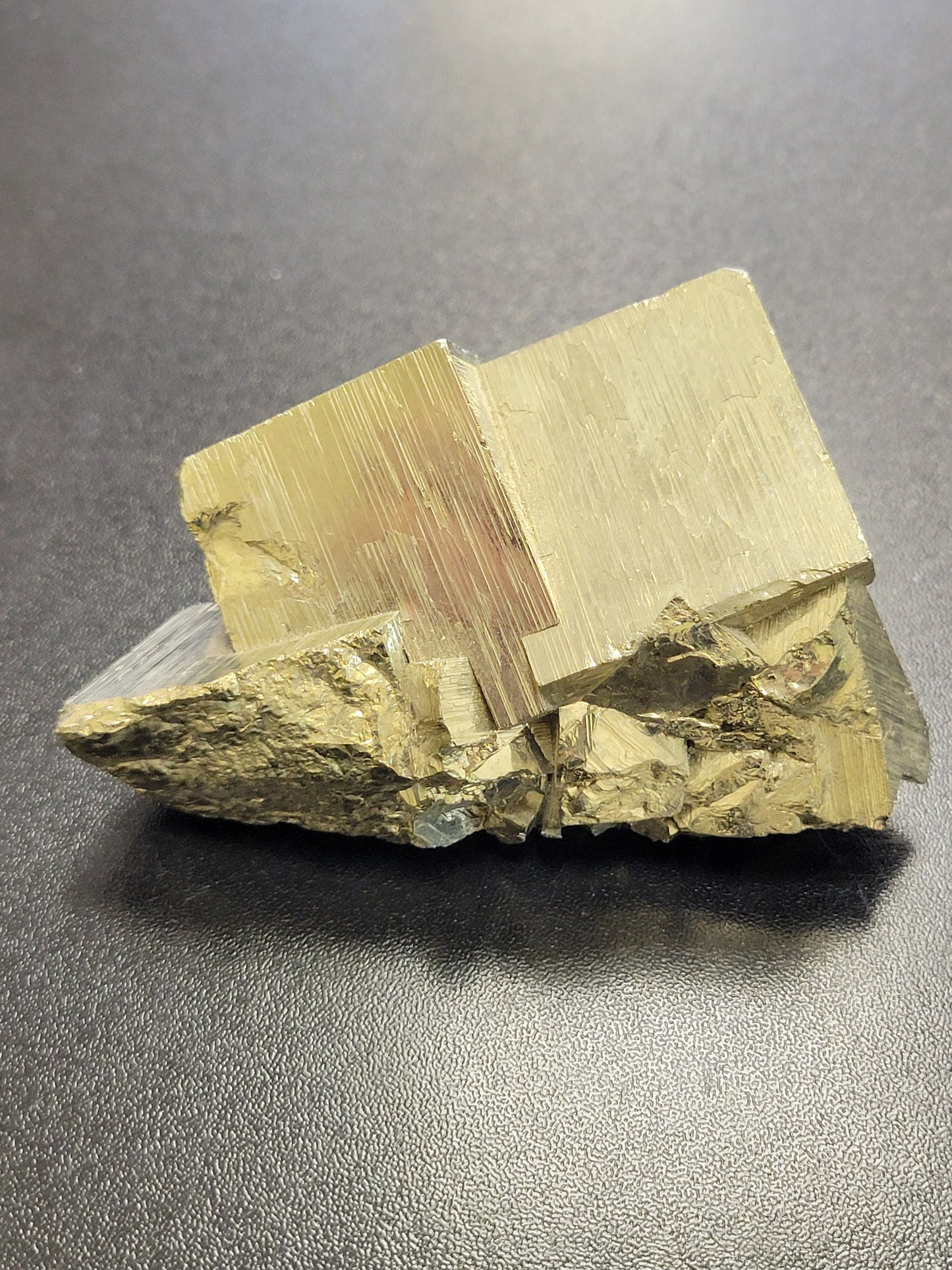 CUBIC PYRITE INTERGROWTH